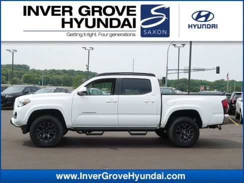 Used 2023 Toyota Tacoma SR5 AWD/4WD image 1