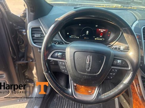 Used 2019 Lincoln Nautilus Reserve image 17