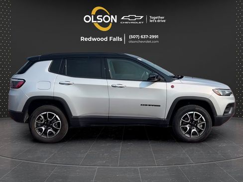 Used 2024 Jeep Compass Trailhawk AWD/4WD image 6