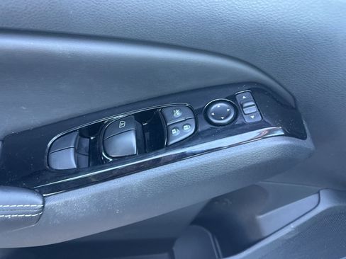 Used 2025 Nissan Altima 2.5 SL image 11