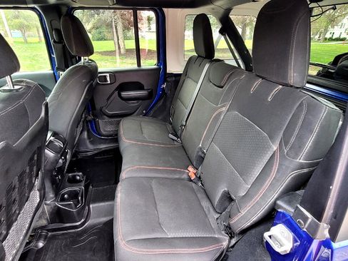 Used 2018 Jeep Wrangler Unlimited Rubicon image 18