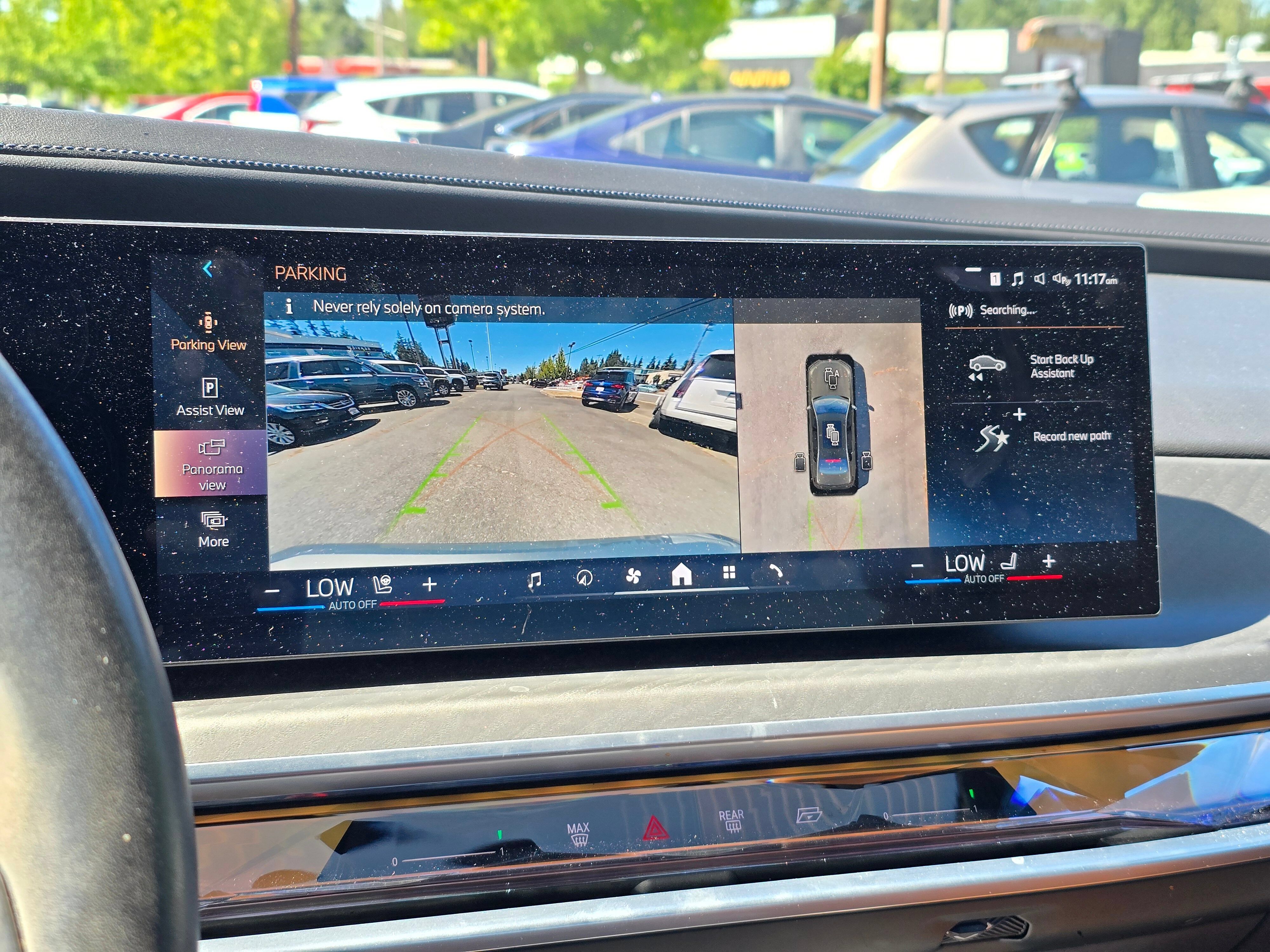 Used 2023 BMW 740i w/ Parking Assistance Package RWD image 21