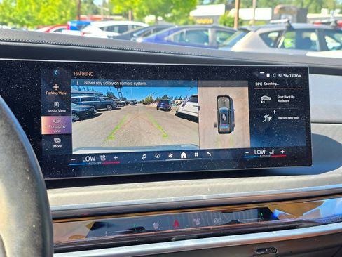 Used 2023 BMW 740i w/ Parking Assistance Package RWD image 21