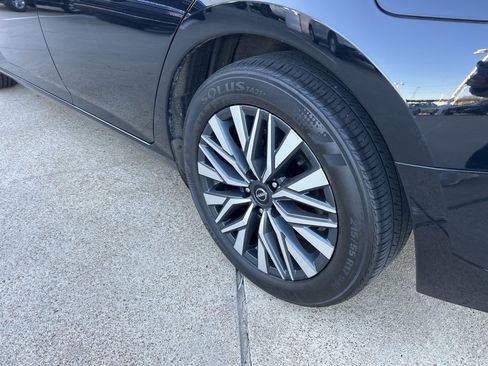 Used 2024 Nissan Altima 2.5 SV image 10