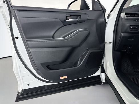 Used 2024 Toyota Highlander XLE image 20