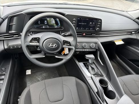 New 2026 Hyundai Elantra SE FWD image 22