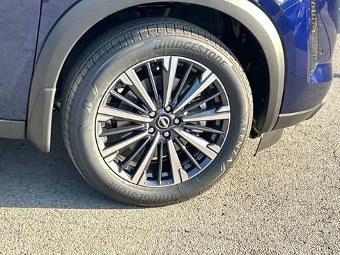 New 2026 Nissan Pathfinder Platinum AWD/4WD image 9