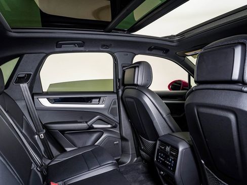 Certified 2024 Porsche Cayenne image 16