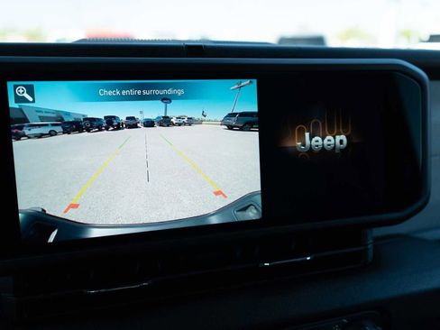 Used 2024 Jeep Gladiator Sport image 25