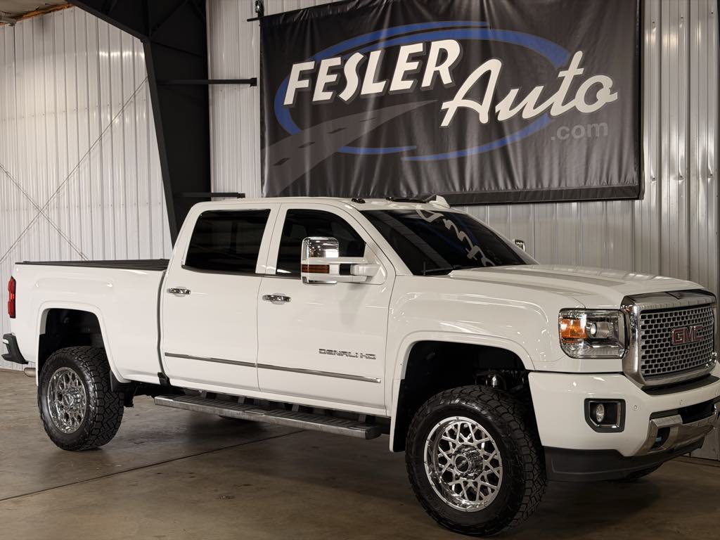 Used 2016 GMC Sierra 2500 Denali w/ Driver Alert Package AWD/4WD image 3