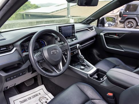 Used 2019 Toyota RAV4 XSE AWD/4WD image 4