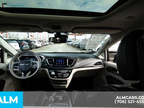 Used 2017 Chrysler Pacifica Limited image 25