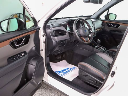 Used 2025 Subaru Forester Sport AWD/4WD image 3