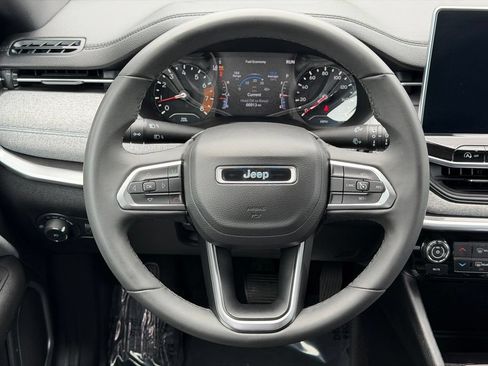 Used 2024 Jeep Compass Latitude AWD/4WD image 19