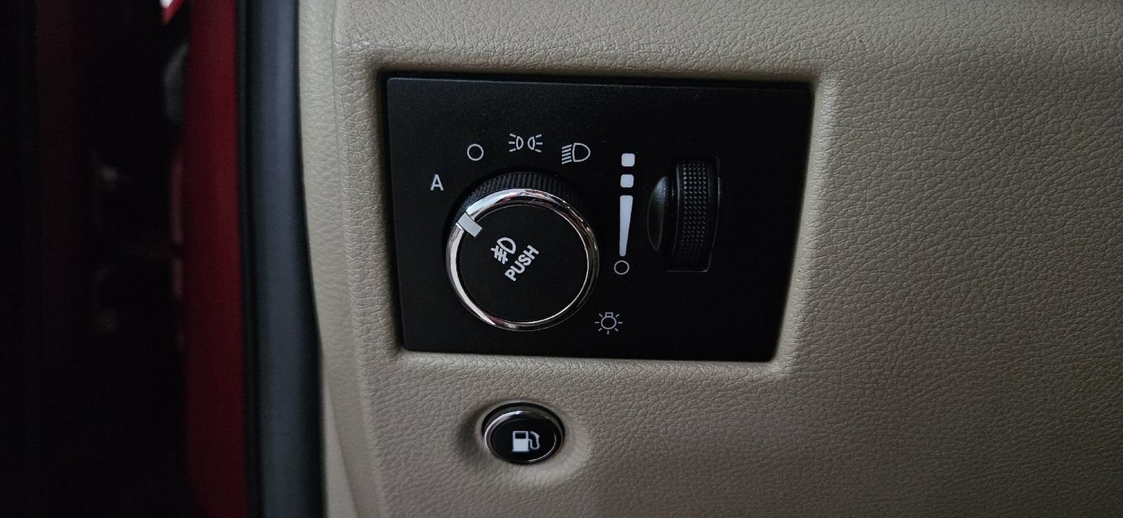 Used 2014 Jeep Grand Cherokee Limited AWD/4WD image 15