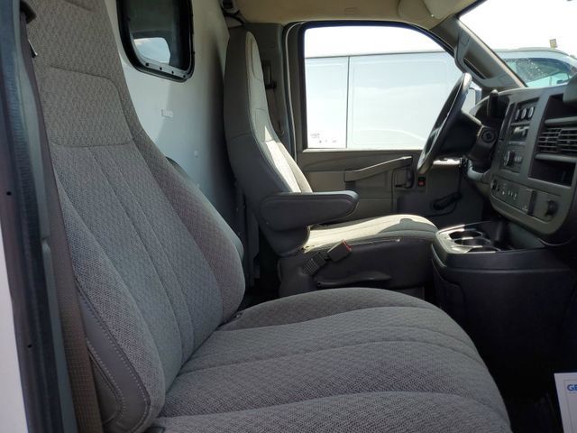 Used 2018 Chevrolet Express 2500 RWD image 24