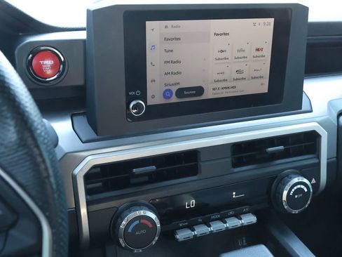 Used 2024 Toyota Tacoma TRD Sport image 19