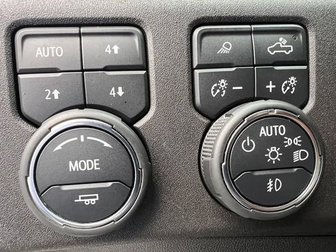 Used 2022 Chevrolet Silverado 1500 High Country w/ Technology Package AWD/4WD image 15