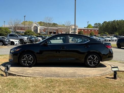 Used 2025 Nissan Sentra SV image 4
