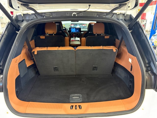 Used 2025 Lincoln Aviator Black Label AWD/4WD image 13
