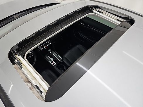 Used 2020 Honda Civic Touring image 34