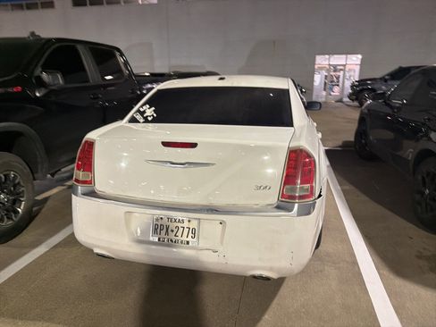 Used 2014 Chrysler 300 image 6