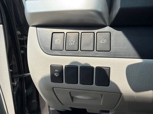 Used 2018 Toyota Highlander XLE AWD/4WD image 24