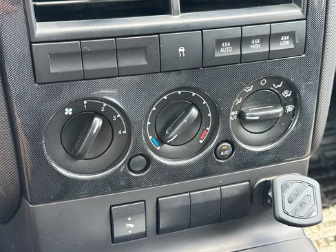 Used 2010 Ford Explorer Sport Trac XLT AWD/4WD image 16