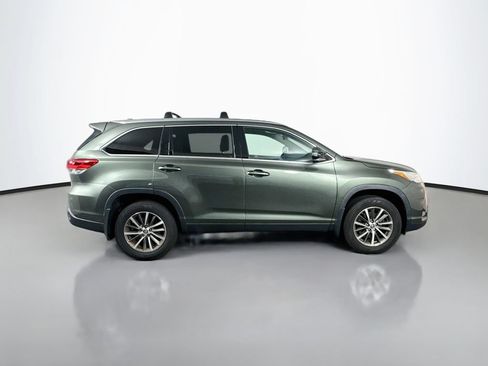 Used 2019 Toyota Highlander XLE AWD/4WD image 7