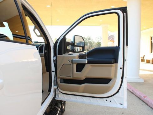 Used 2017 Ford F250 Lariat w/ Lariat Ultimate Package image 28