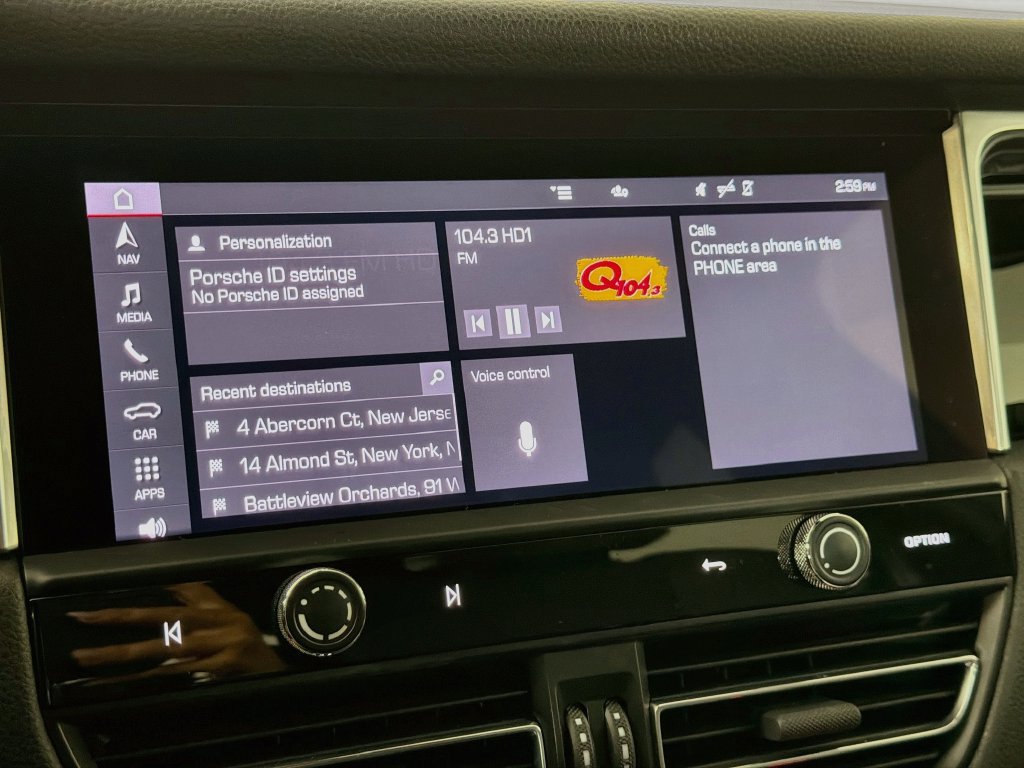 Certified 2023 Porsche Macan AWD/4WD image 15