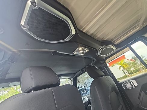 Used 2020 Jeep Wrangler Unlimited Sport S image 33