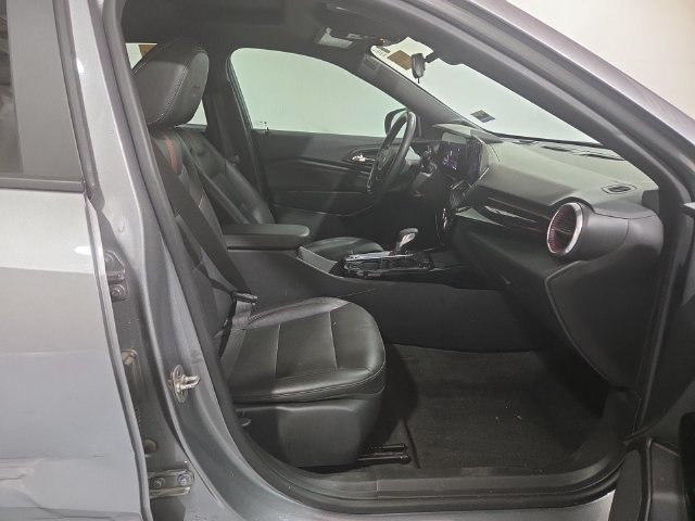 Used 2025 Chevrolet Trax RS w/ Sunroof Package FWD image 13