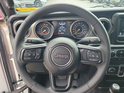 Used 2023 Jeep Gladiator Sport AWD/4WD image 25