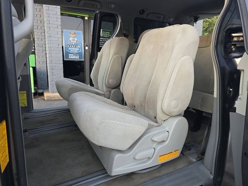 Used 2012 Toyota Sienna LE FWD image 16