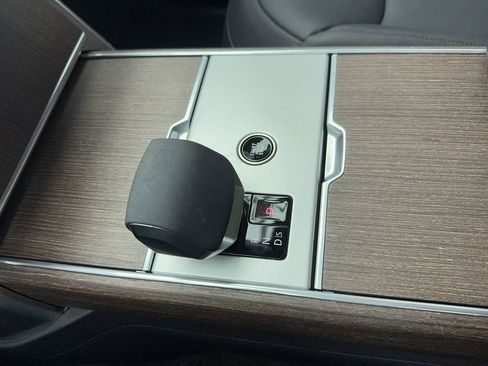 Used 2024 Land Rover Range Rover Long Wheelbase SE image 31