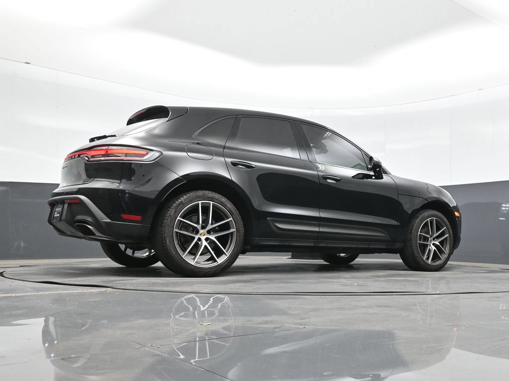 Certified 2023 Porsche Macan AWD/4WD image 30