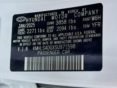 Used 2025 Hyundai Elantra SEL FWD image 32