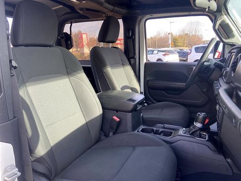 Used 2018 Jeep Wrangler Sport image 15