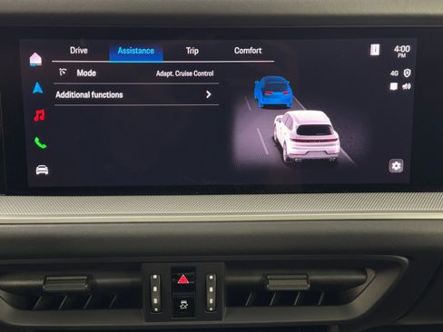 Used 2024 Porsche Cayenne w/ Premium Package image 30