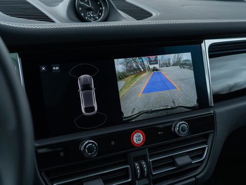 Certified 2025 Porsche Macan image 28