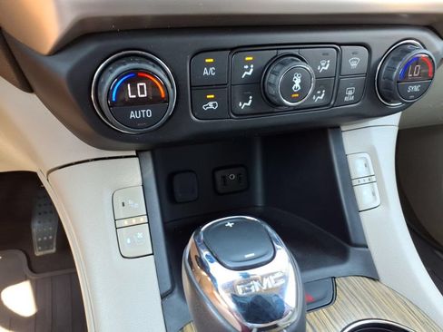 Used 2018 GMC Acadia Denali FWD image 26