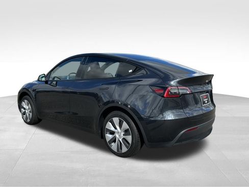 Used 2024 Tesla Model Y 2WD image 5