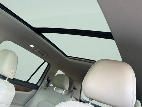 Used 2026 Volkswagen Atlas SE w/ Panoramic Sunroof Package FWD image 19