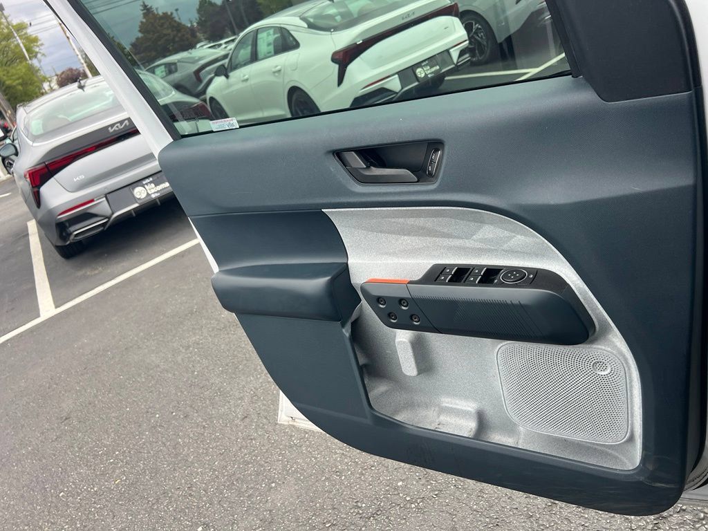 Used 2022 Ford Maverick XLT FWD image 19
