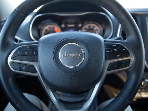 Used 2022 Jeep Cherokee Latitude Lux image 11