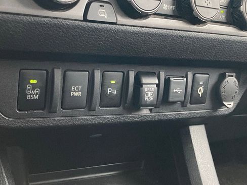 Used 2021 Toyota Tacoma TRD Off-Road w/ Technology Package AWD/4WD image 24