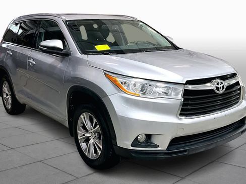 Used 2014 Toyota Highlander XLE image 3