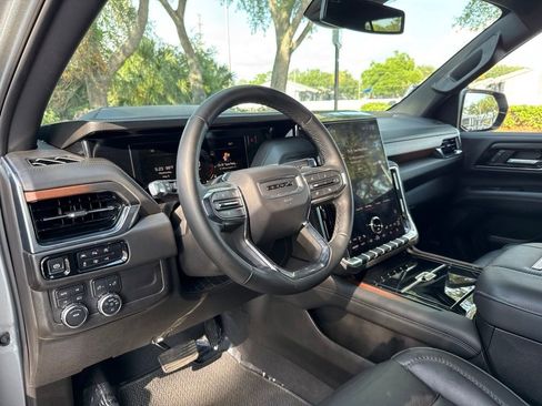 Used 2025 GMC Yukon Denali AWD/4WD image 20