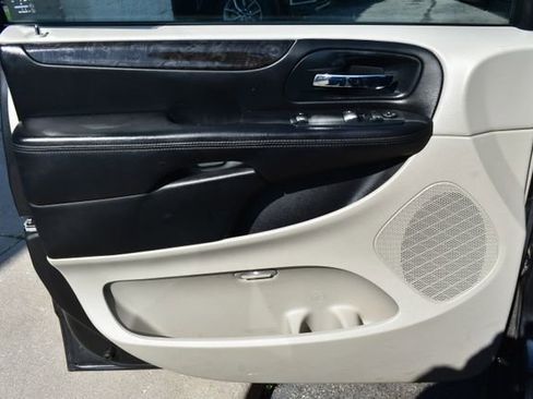 Used 2012 Dodge Grand Caravan American Value Package FWD image 16